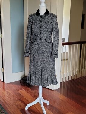 Ann Taylor LOFT Black and white wool SUIT with Velvet Trim SIZE 6